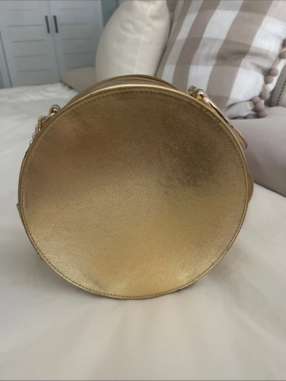 Disney round gold